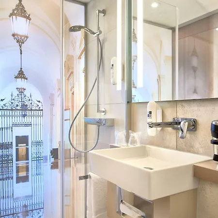 Hotel Western Centre 4*