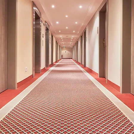 Western Centre Hotel 4*